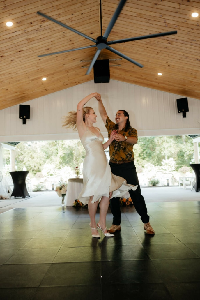 8.9.2026. Madeline Harning & Paul Bavisotto. Emily Braun Photography. Outdoor Reception 4